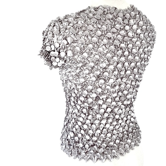 UNBRANDED silver satiny short sleeve popcorn top - Picture 5 of 8